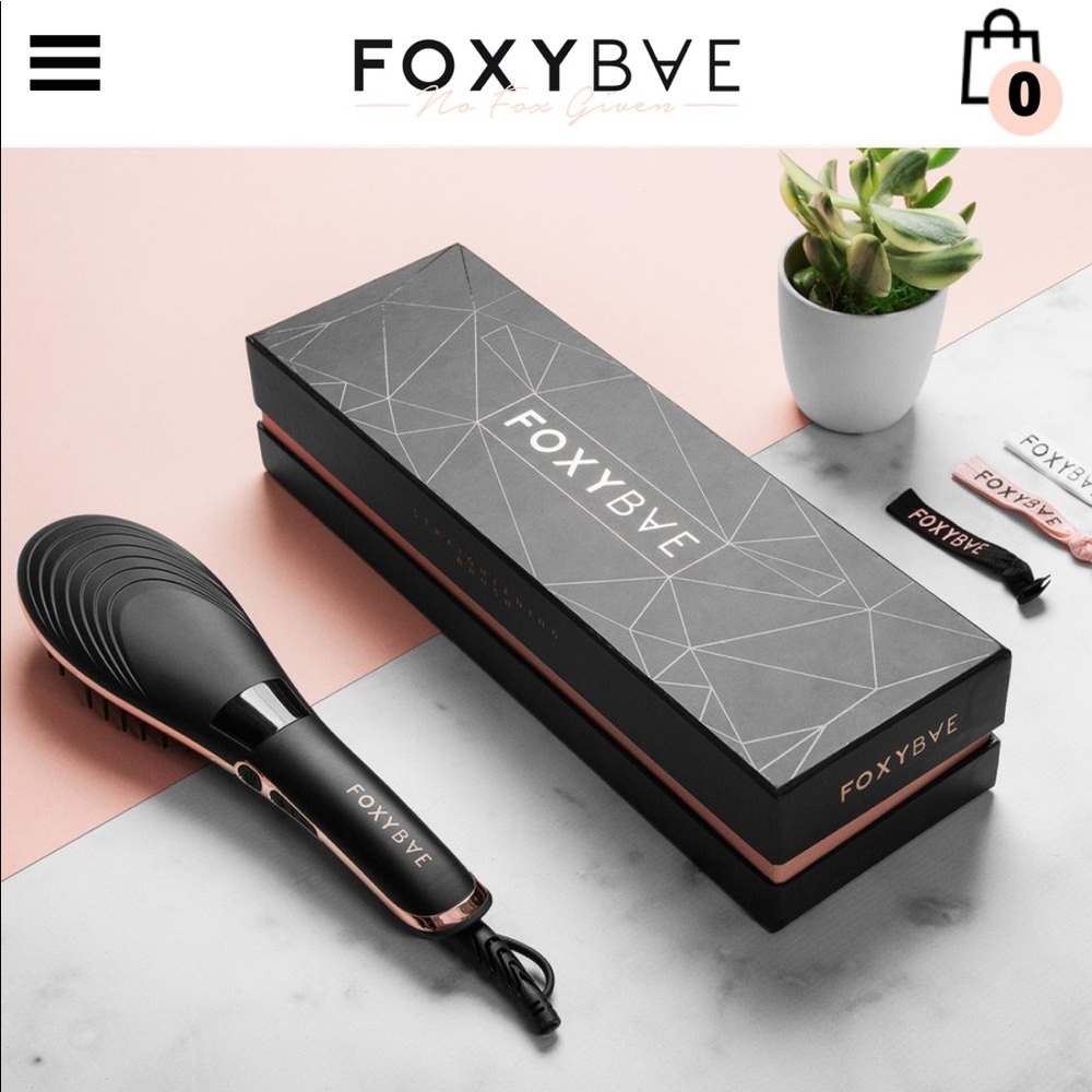 Brand new foxy bae brush straightener